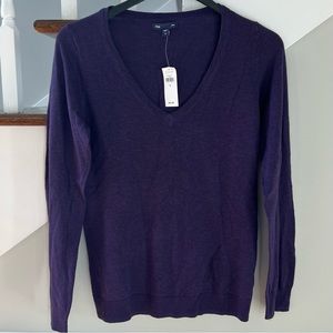 NWT GAP Purple V-Neck Sweater, Size Medium